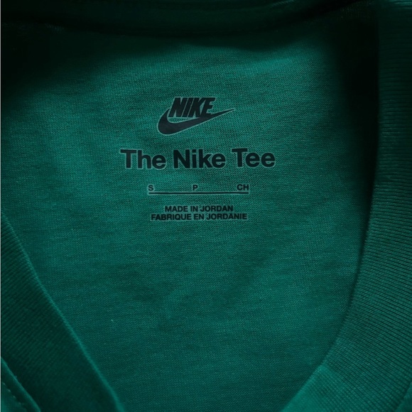 Green Nike T-shirt brand new - Picture 2 of 3